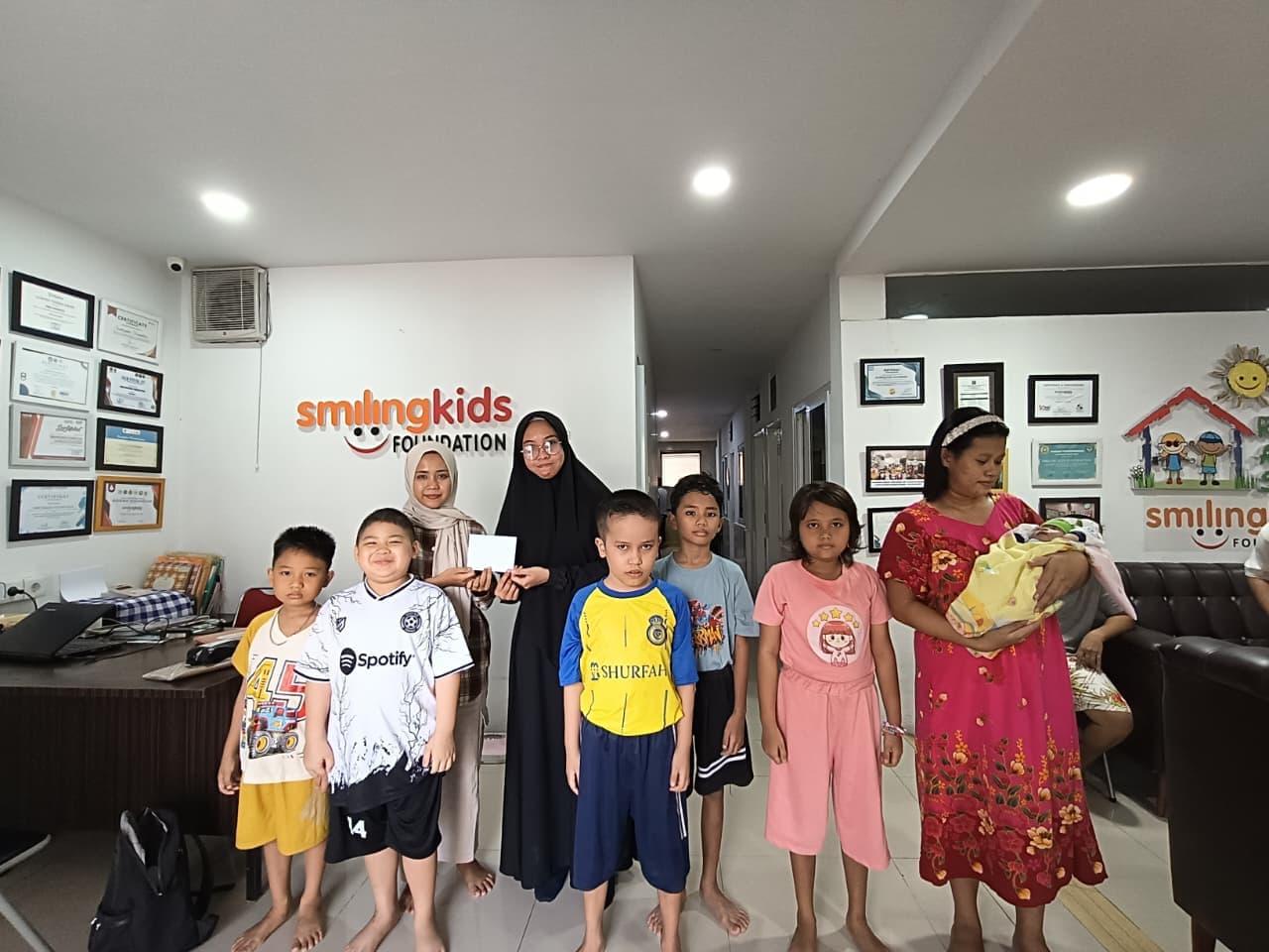 Kegiatan donasi panti asuhan Smiling Kids Foundation